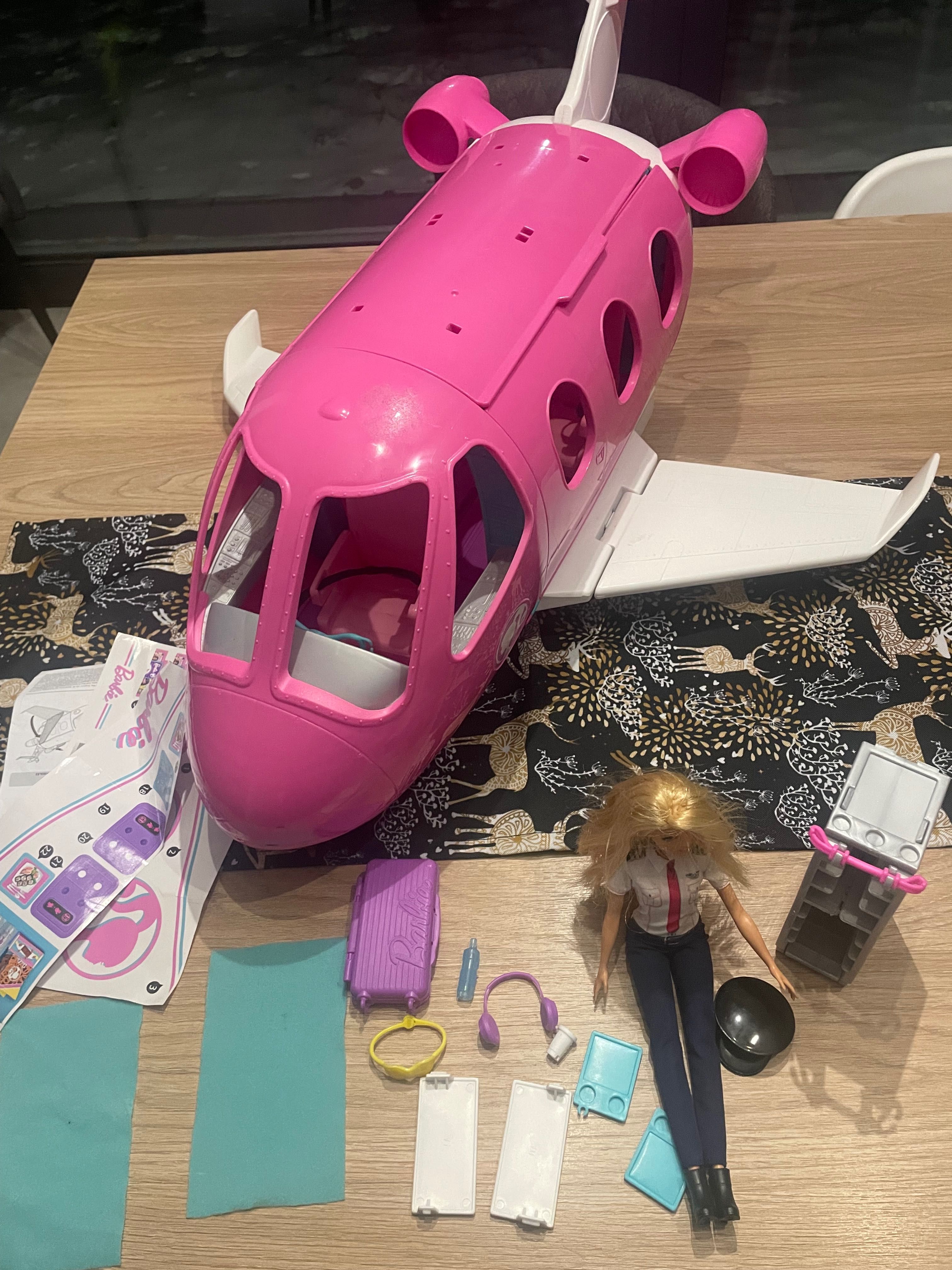 Ostateczna cena Barbie, lalka Pilotka z samolotem, GJB33