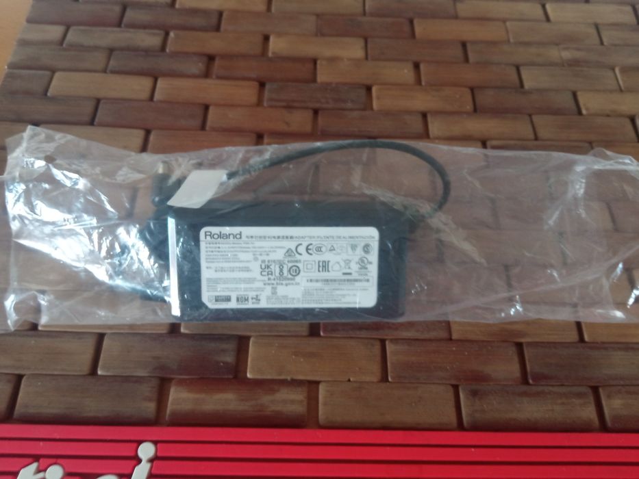 Transformador / Carregador Roland PSB-7U Novo