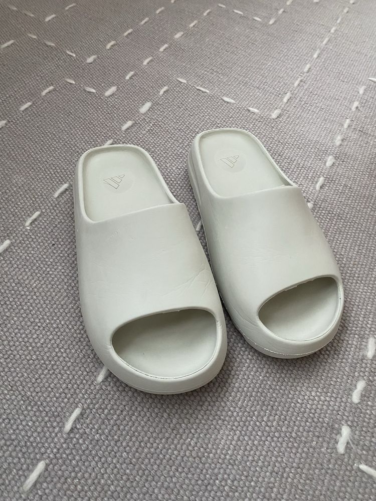 Сланцы Adidas Yeezy Slide  тапочки шлепанцы