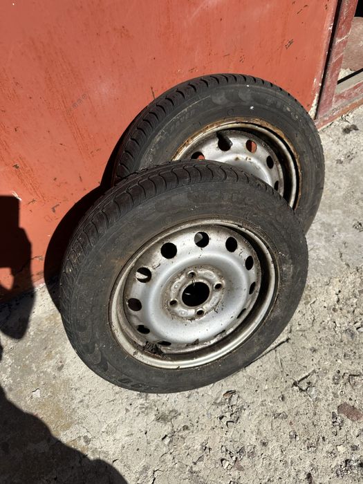 Автомобільні шини з дисками