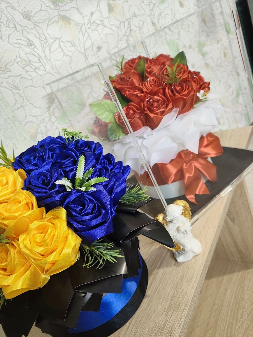 Букет троянд з атласних стрічок
