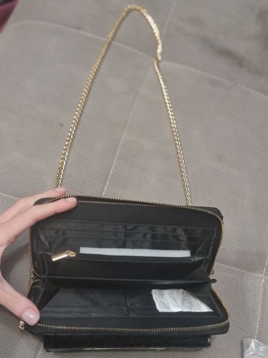 Torebka czarna złoty łańcuszek