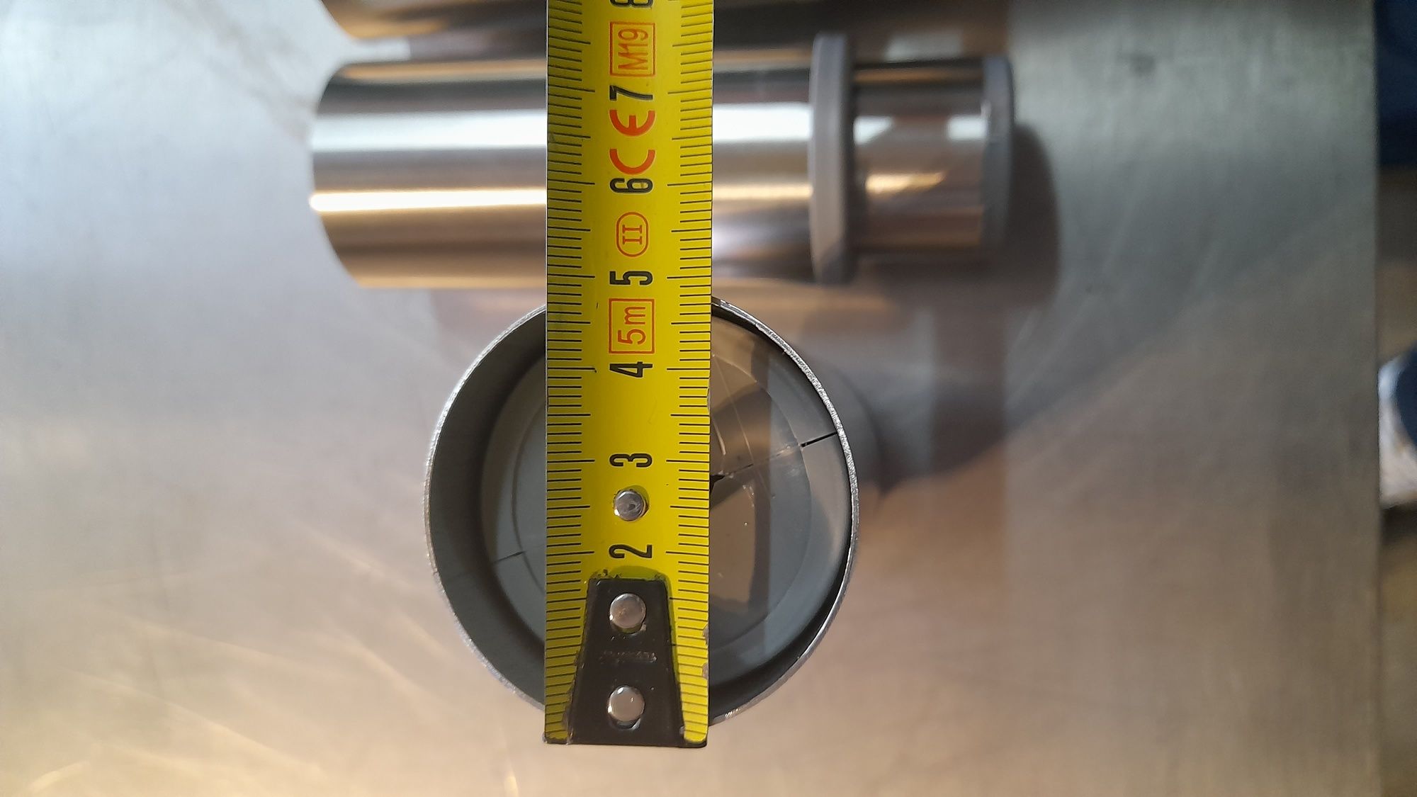 Pés em inox reguláveis