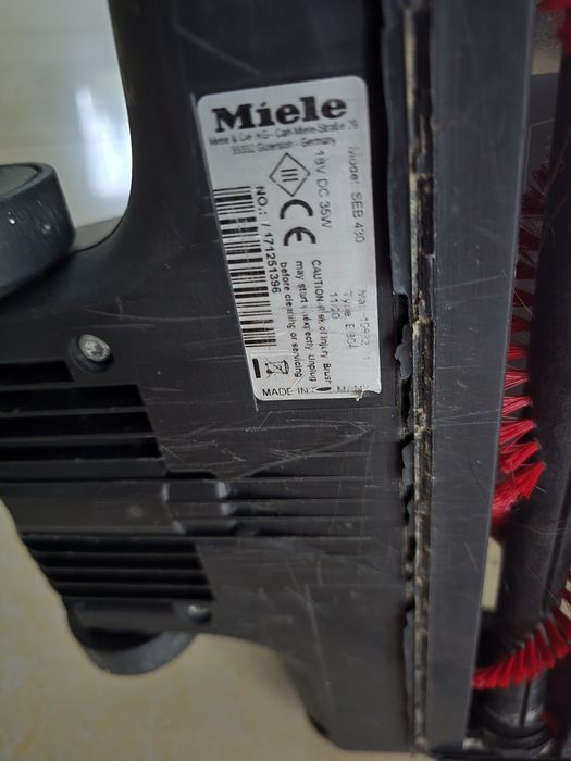 Odkurzacz pionowy Miele Triflex