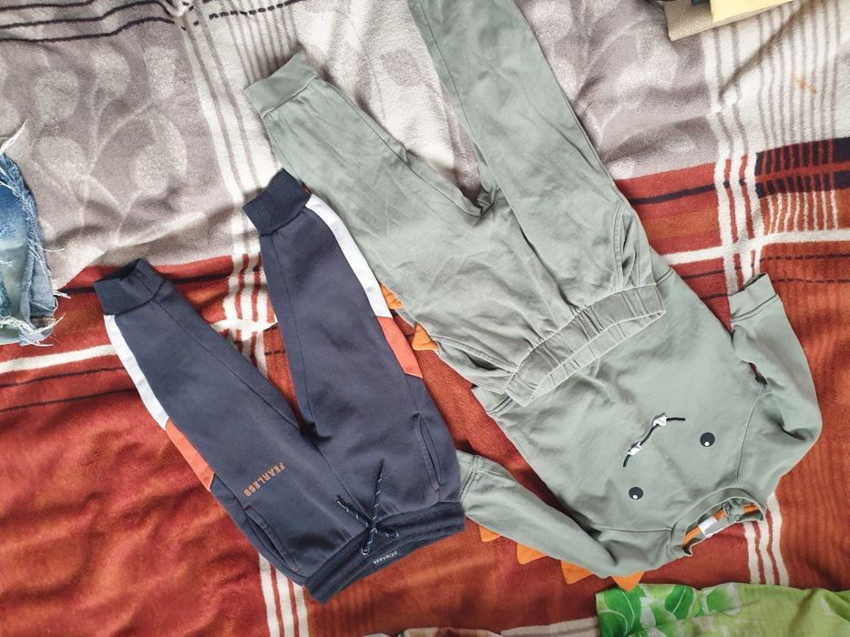 Костюмчик на хлопчика, штанці теплі, жилетка, постільна білизна дитяча