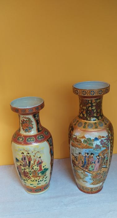 Komplet dwóch wazonów w azjatyckim stylu