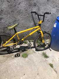 Vendo bmx a 50€ e a outra a 80€