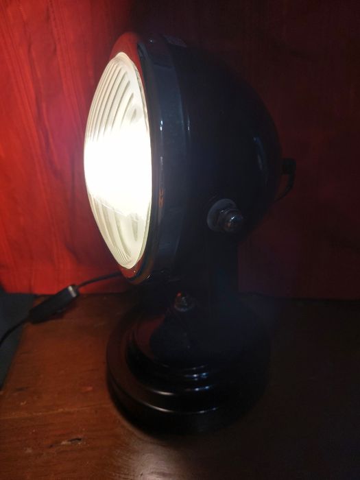 Candeeiro com farol de mota Vespa 
Artigo bem acondicionado.
Recomendo