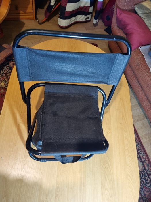 Małe krzesełko składane