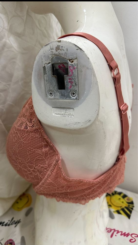 Sutiã cor de rosa velho tamanho 85C