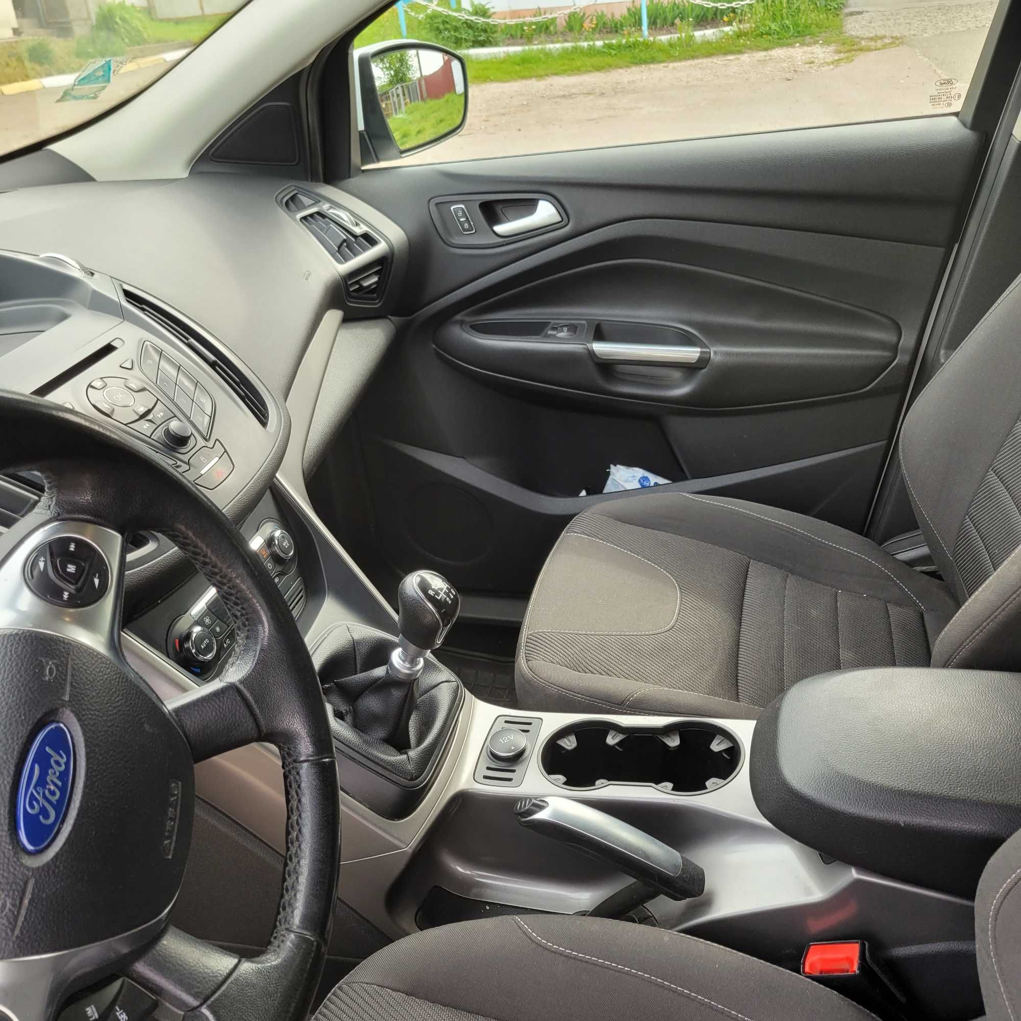 Продам Ford Kuga 2013 дизель 2л передній