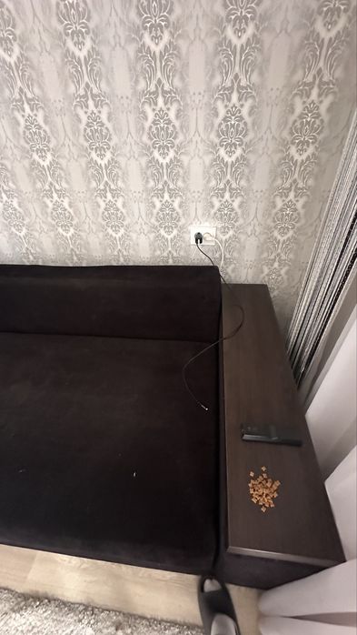 Продаю диван чорний