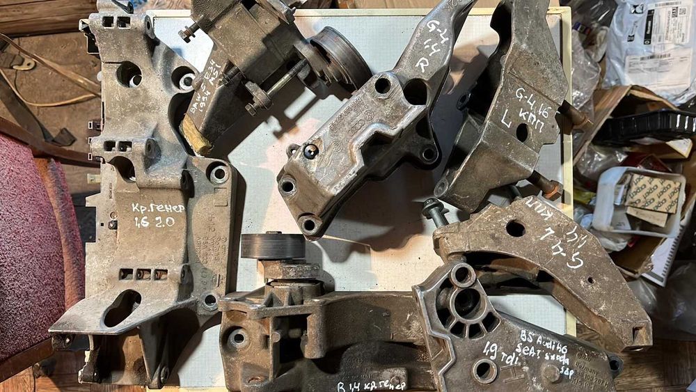 Подушкa двигуна  BMW Skoda VW SeaT   Espero кронштейн опорa