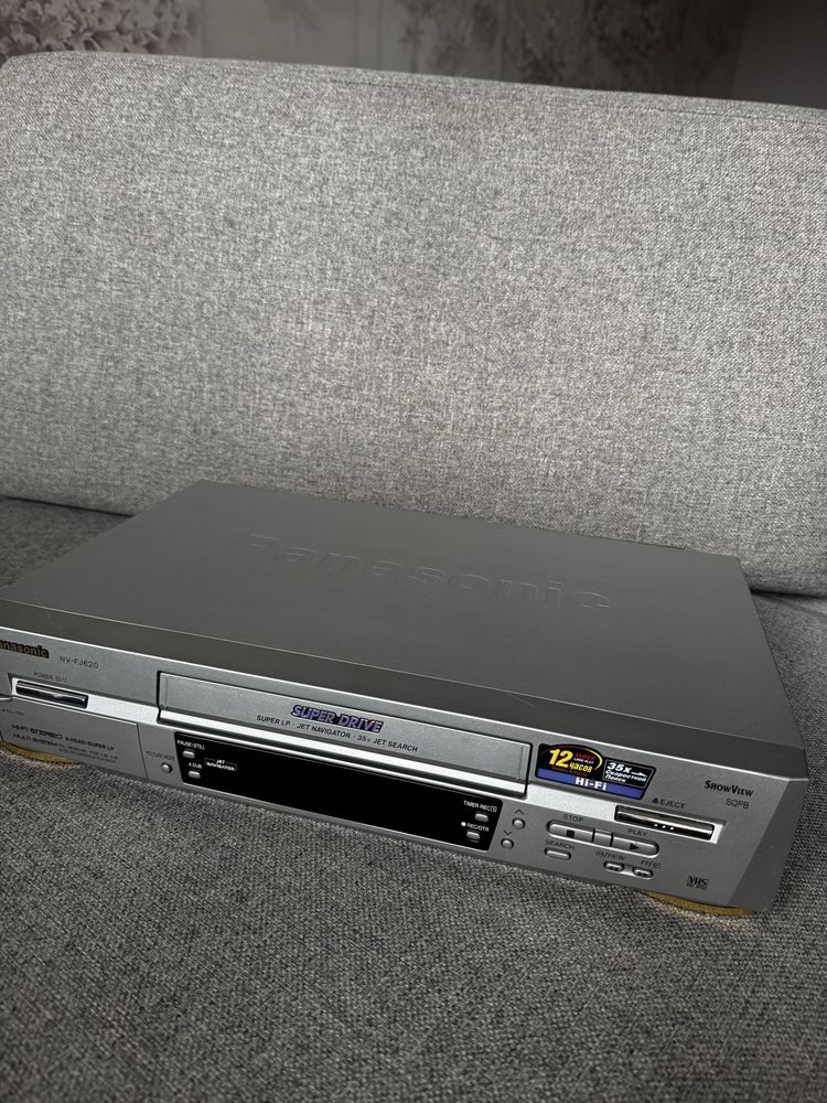Відеомагнітофон Panasonic NV-FJ620