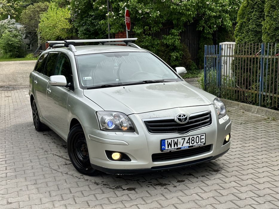 Toyota Avensis 2.2d lift/xenon/bogate wyposażenie/hak!