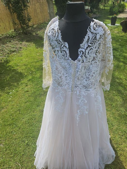 Suknia ślubna plus size
