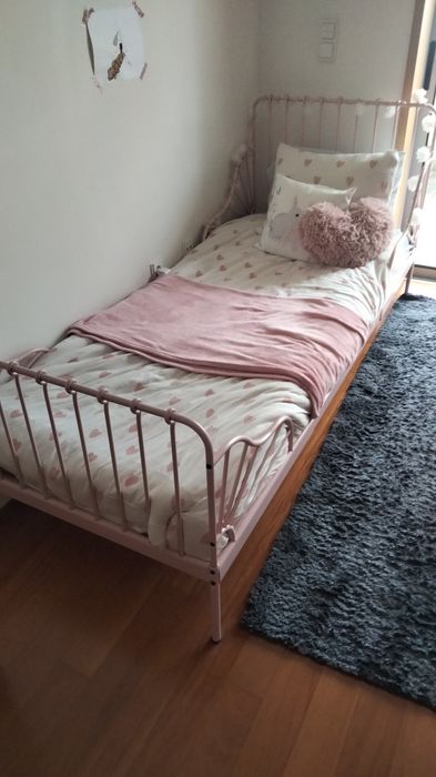 Cama extensível IKEA rosa Minnen