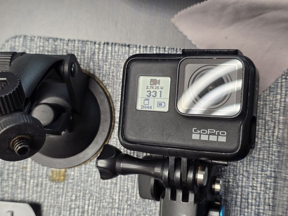 GoPro Hero 7 Black ładowarka 2 baterie 3 karty pamięci statyw 3way