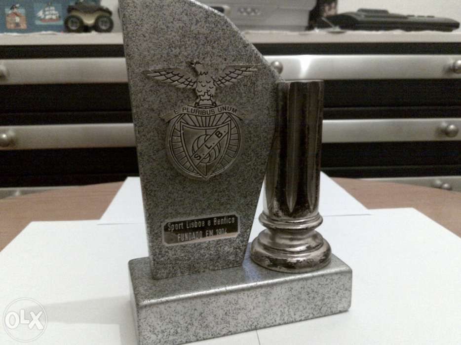 benfica estatueta (troféu com emblema do benfica em relevo) licenciado