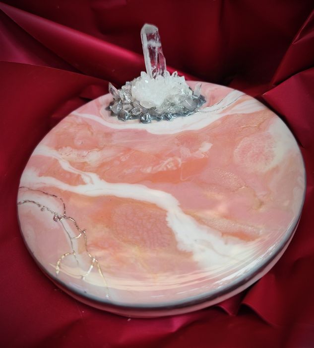 Taca podstawka podkładka z kryształami górskimi