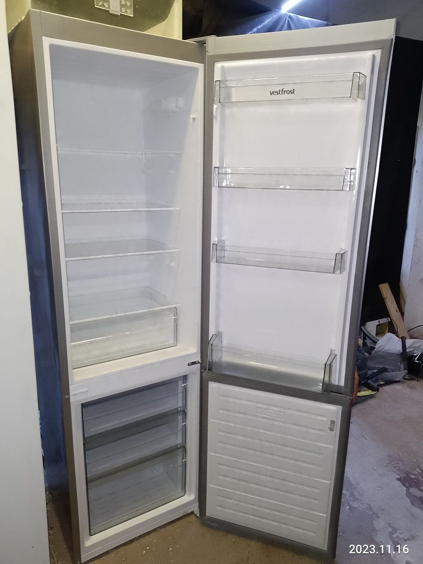 Холодильник Vestfrost CW 286 X капля/ручная серый механика узкий 54см