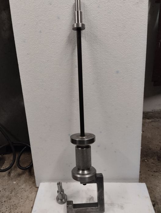 Młotek bezwładnosciowy