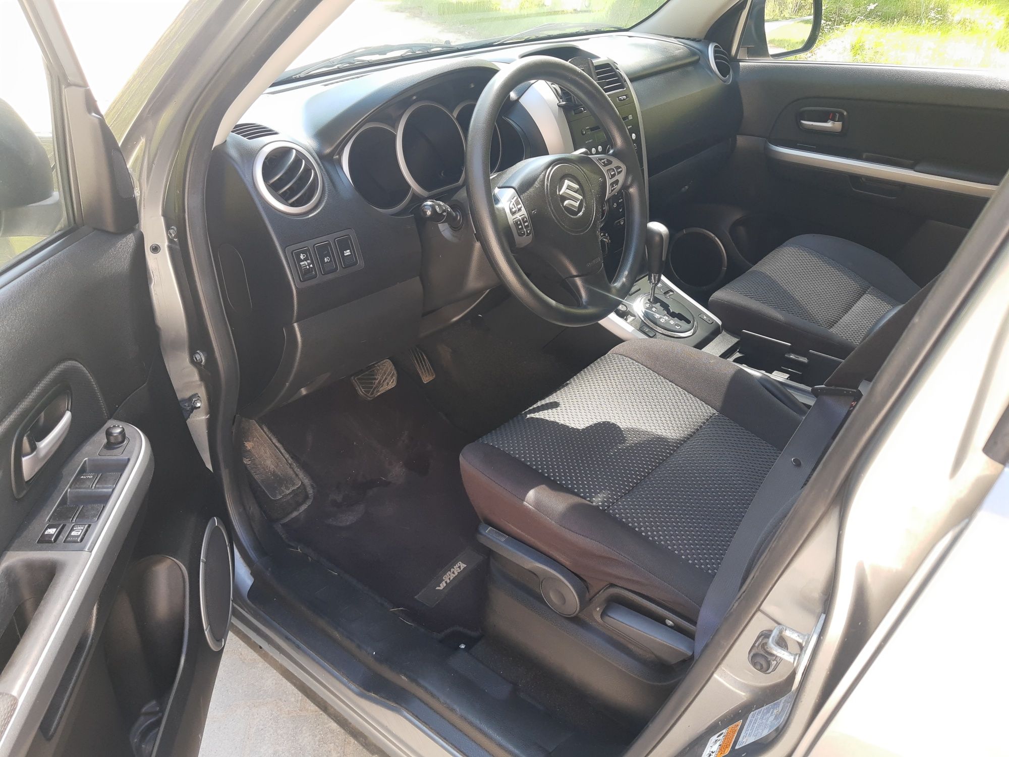 Suzuki Grand Vitara 2.0B Automat, Hak