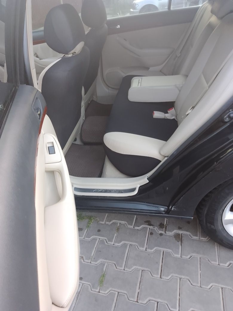 Продам Тойоту Авенсис на автомате