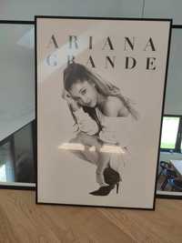 Plakat Ariana Grande z ramą