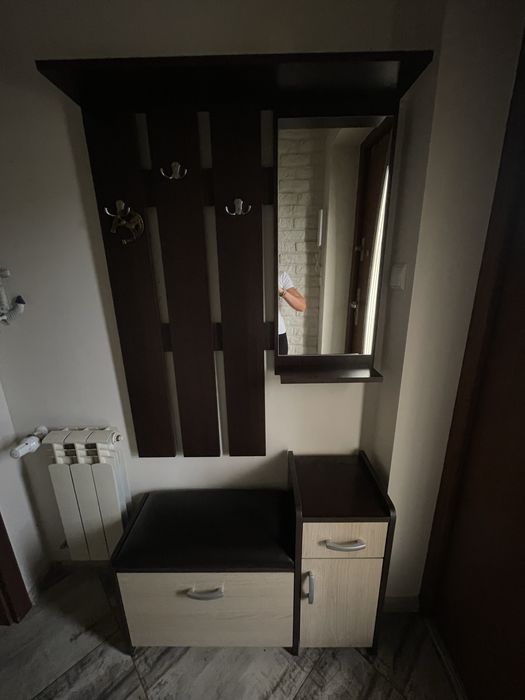 Szafka na buty z lustrem