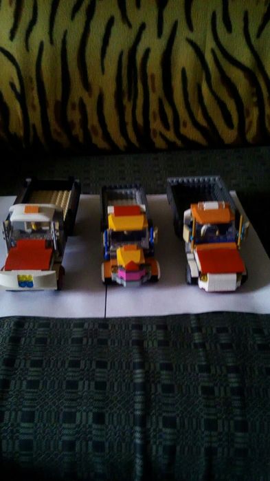3 Машинки з оригинального лего.