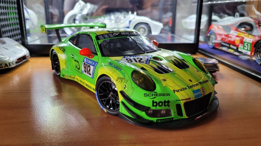 Porcshe 911 GT3 1:18 Minichamps