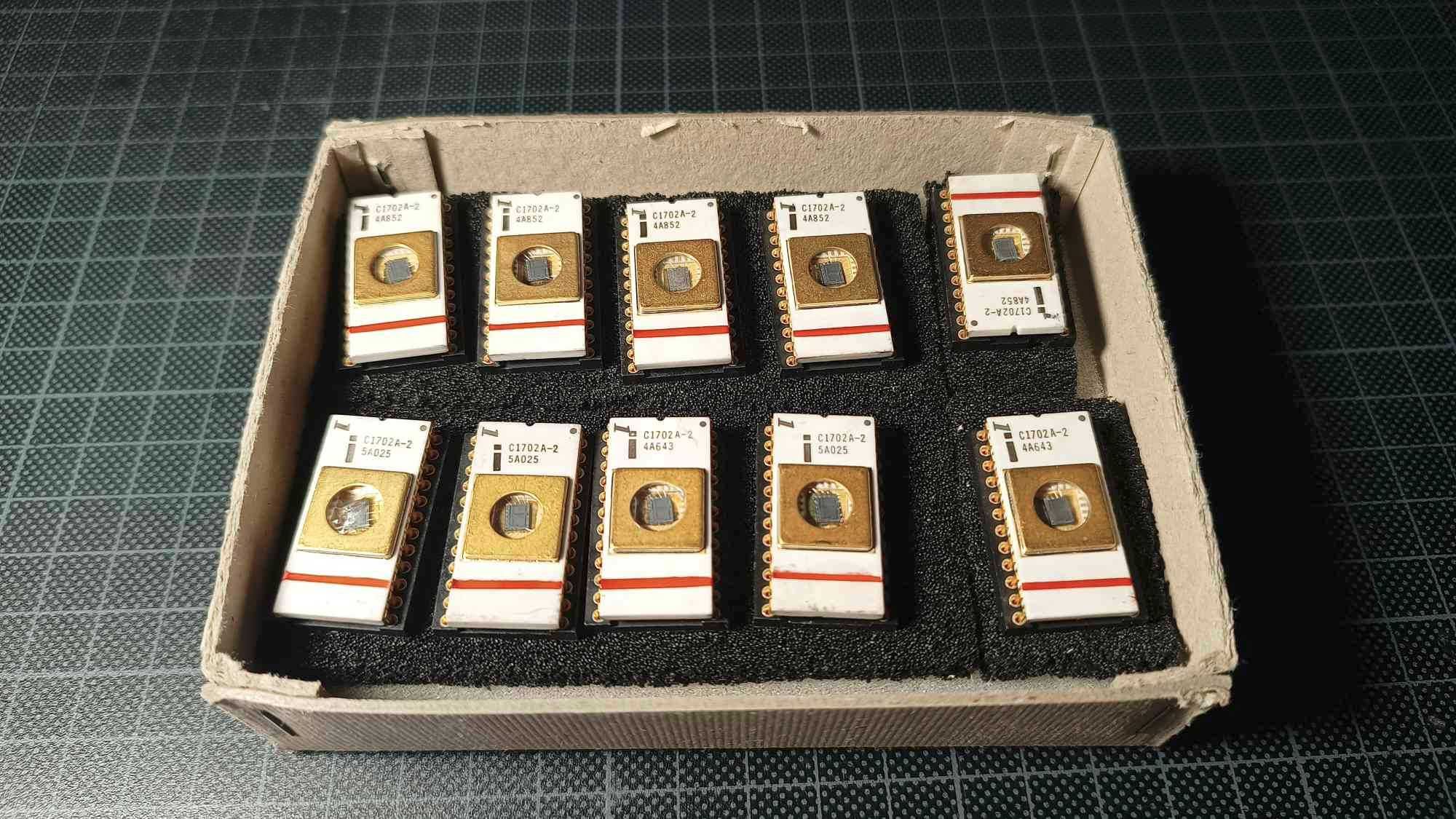 Pamięci EPROM INTEL C1702A-2