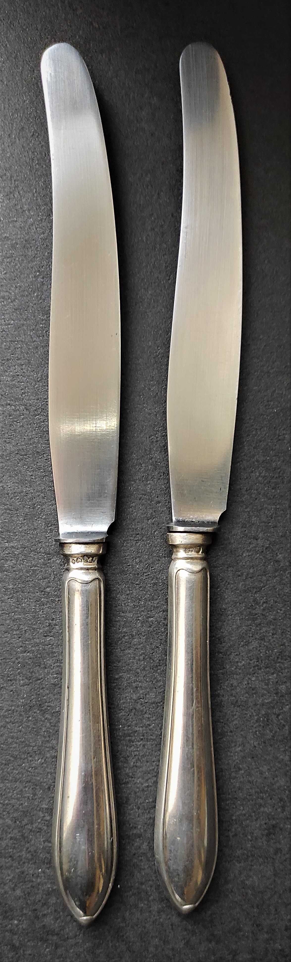 Пара столовых ножей с рукоятками из серебра. Столовое серебро.