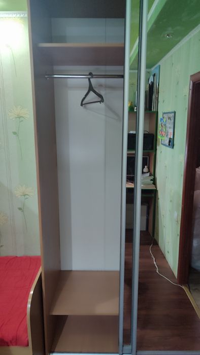 Шкафы купе с зеркалом