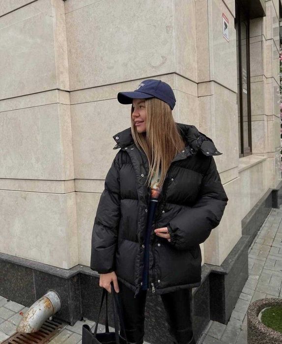 Продам Об'ємну жіночу зимову дуту куртку оверсайз 42- 46 розмір .