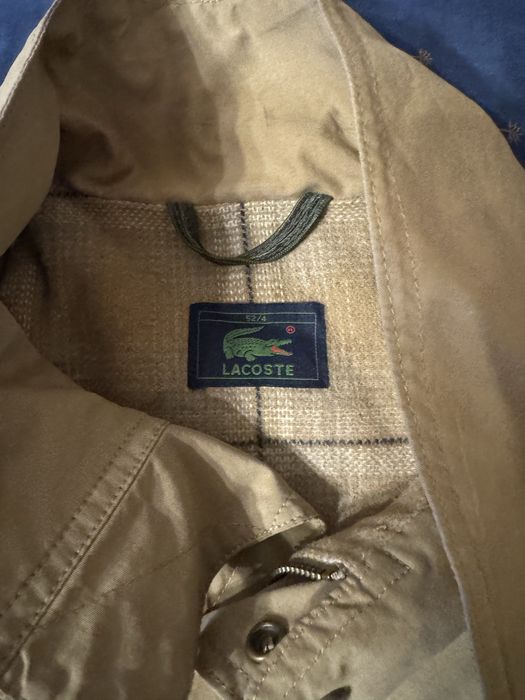 Демісезонна унісекс куртка lacoste бежевого кольору