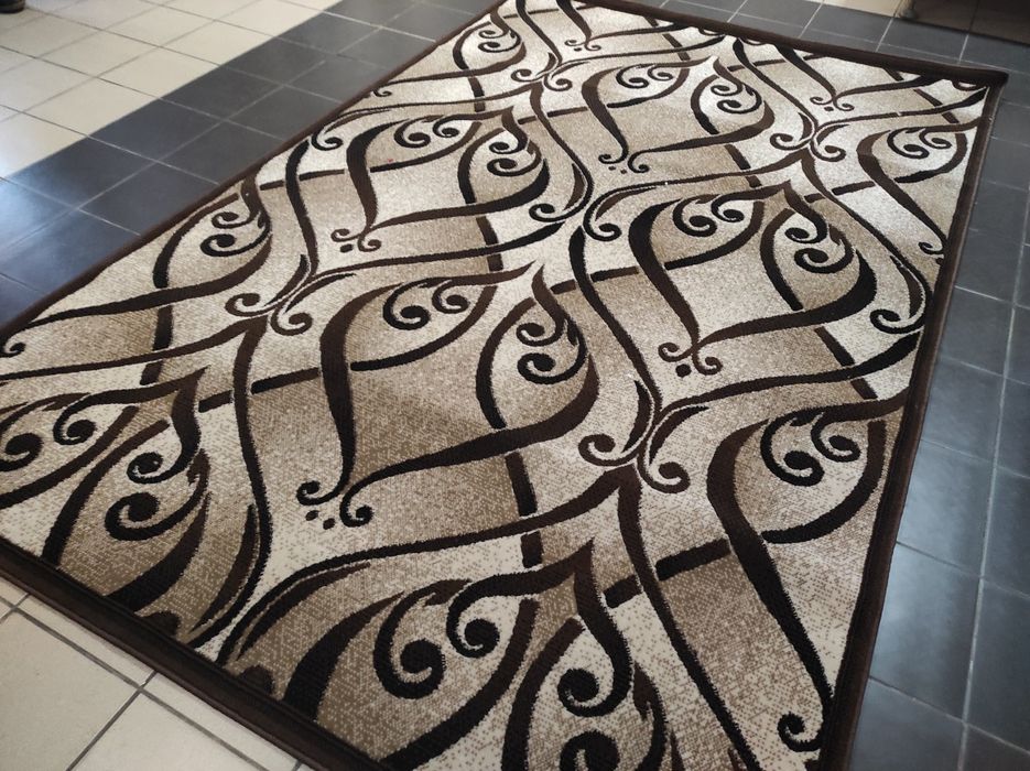 Килим 2х3  нові килими , є різні розміри, 2.50х3.50, 1.40х2 і так далі