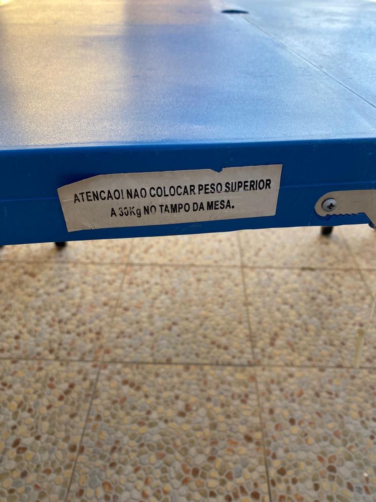 Conjunto de mesa e cadeiras portatil