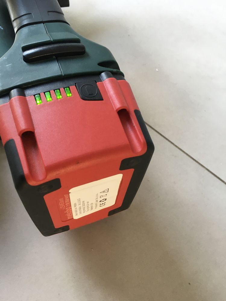 Nożyce akumulatorowe Metabo AHS 36 V komplet