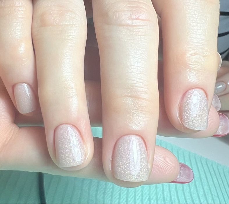 Манікюр педикюр нарощування нігтів