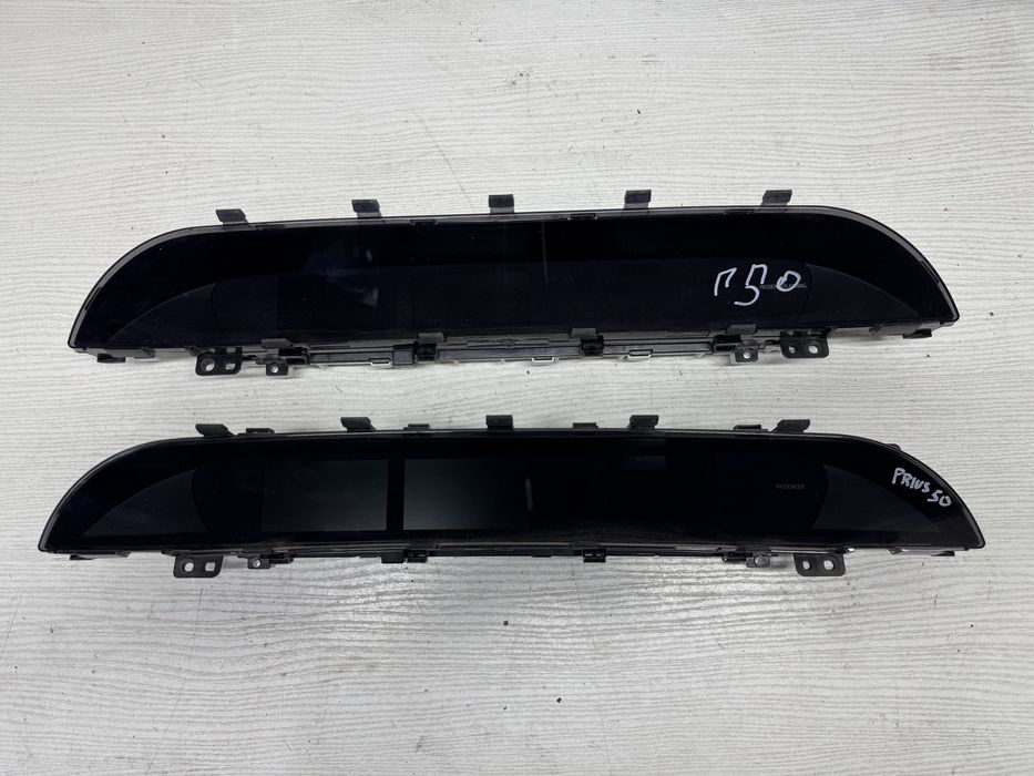 Щиток приборов спидометр Toyota Prius 50