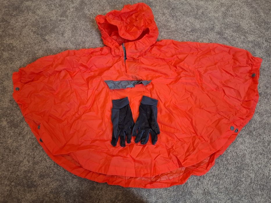 Peleryna przeciwdeszczowa z rekawiczkami