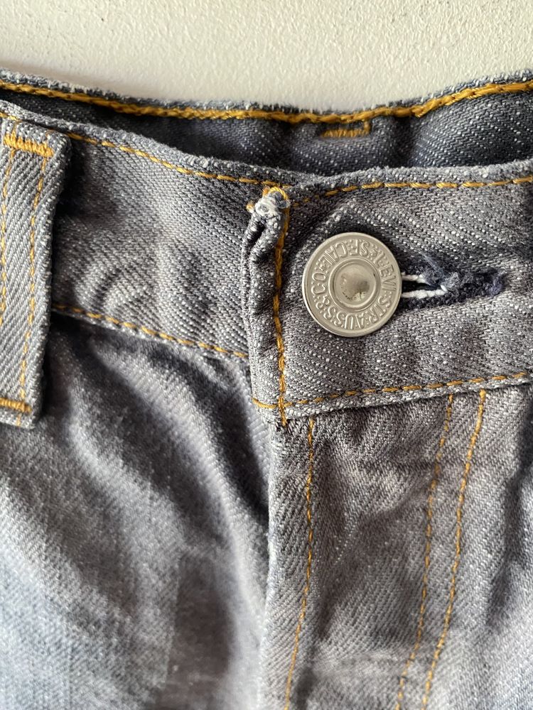 Levis 501 szorty jeansowe spodenki postrzępione