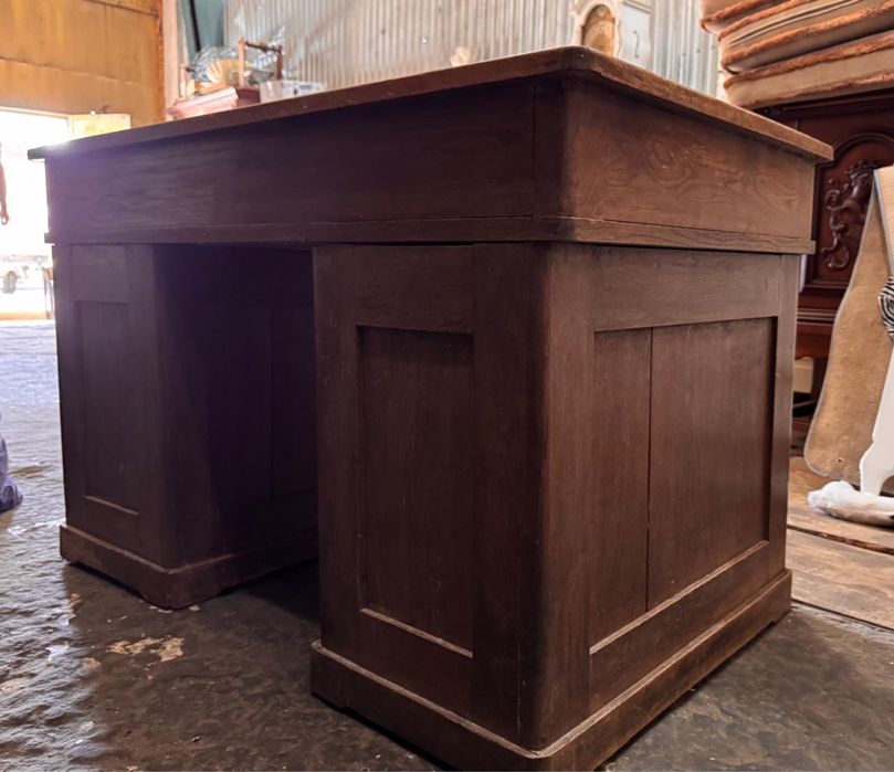 Антикварний, деревʼяний письмовий стіл