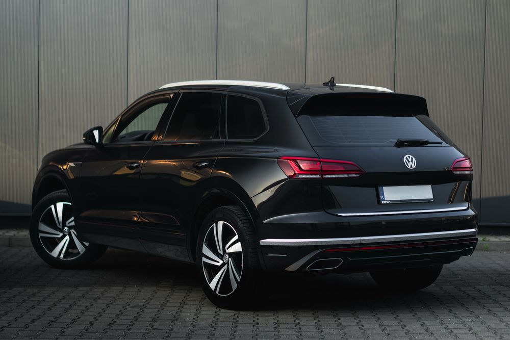 Wynajem TOUAREG VW Suv Wypożyczalnia samochodów luksusowych sport WRO