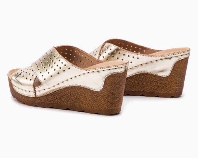 Продам нові шкіряні шльопанці Lasocki польська якість оригінал