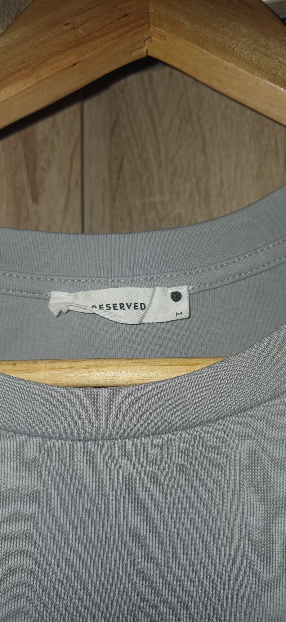 T-shirt z ozdobnymi rękawami Reserved rozmiar M