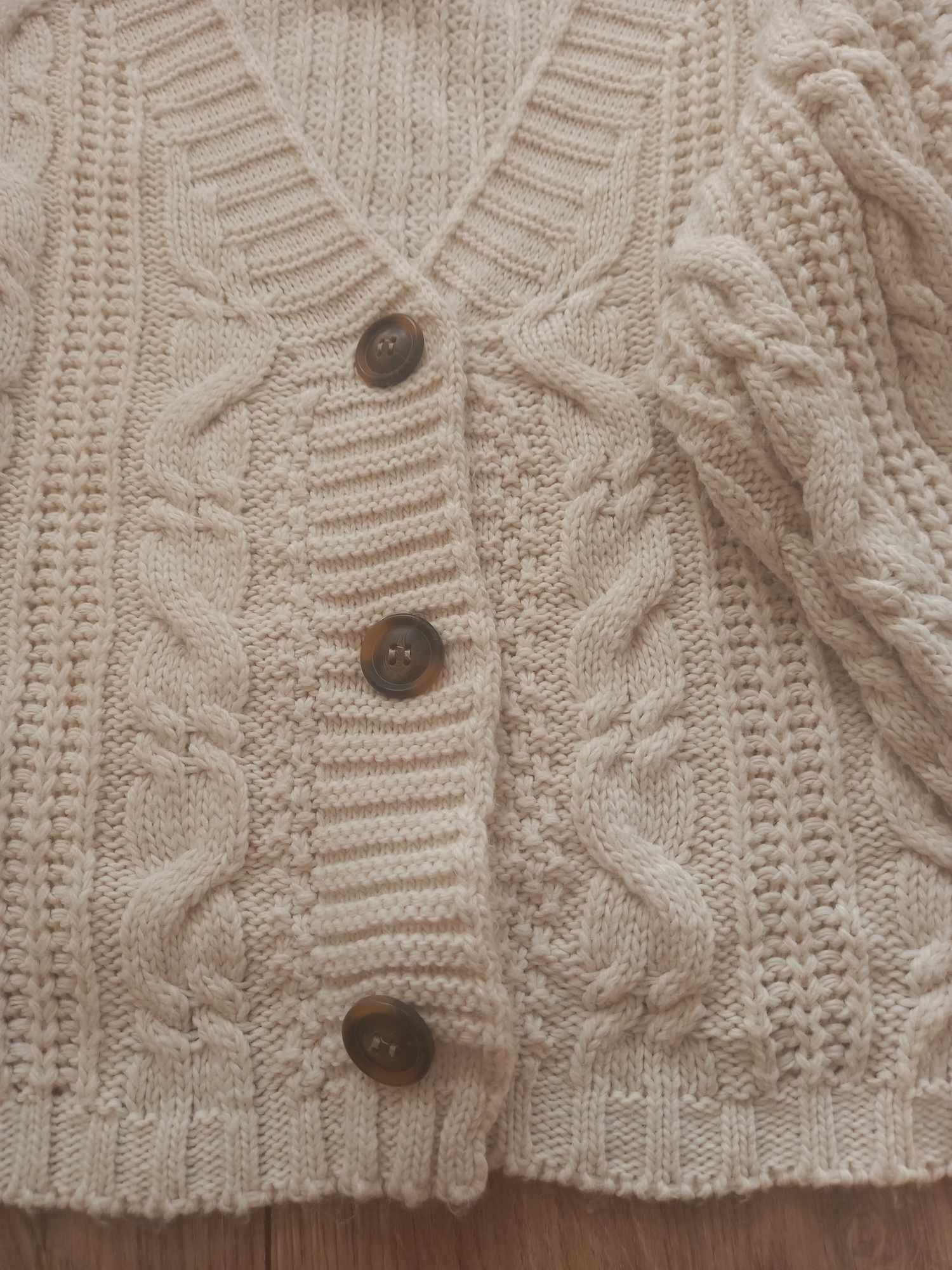 Sweter damski w szpic krótki kremowy rozmiar uniwersalny