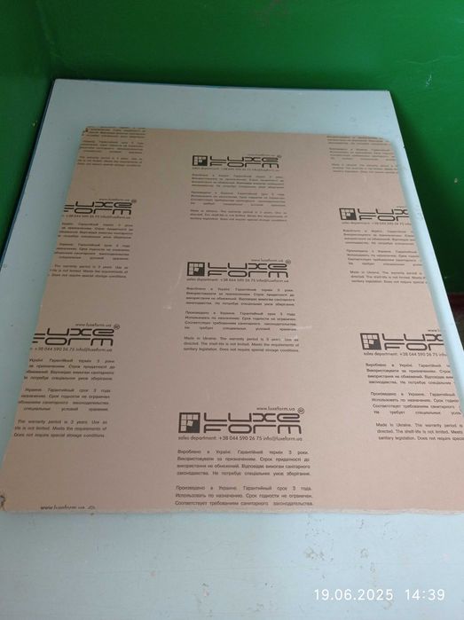 Продам 2 куска  нової стільниці  під дерево дуб сонома .